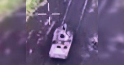 Колонну разбили на ходу: ВСУ уничтожили три БМП и грузовик ВС РФ дроном R18 (видео)