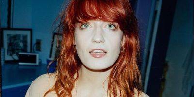 «Вечный символ победы». Вокалистка Florence and the Machine появилась на концерте в головном уборе от украинского дизайнера