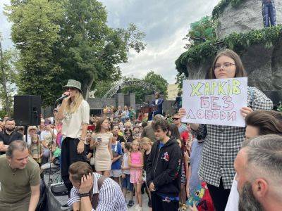Loboda публично оскорбила девочку-подростка с плакатом "Харьков без Лободы". Известные украинцы отреагировали: "Мразота, годами бравшая рубли"