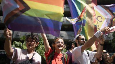 ЛГБТ-активисты провели гей-парад в Стамбуле, несмотря на запрет властей