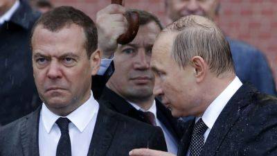 "Медуза" рассказала, как Медведев превратился в "ястреба"