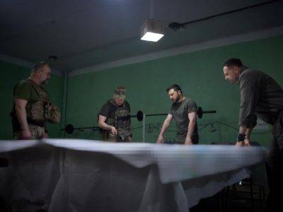 Зеленский посетил Донецкую область и встретился с военными, которые отличились на бахмутском направлении