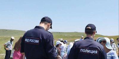 В Крыму россияне задержали трех человек, ехавших с крымскотатарскими флагами