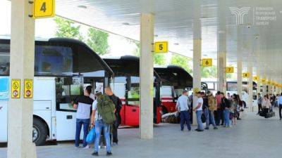 Автобусы, самолеты и поезда. Власти запускают дополнительные рейсы в регионы страны во время длинных выходных