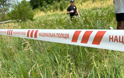 На Киевщине женщина подожгла, сбросила в болото и затем закопала родственника