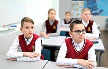 «В Беларуси школы превратили в некие режимные объекты под пристальной охраной»