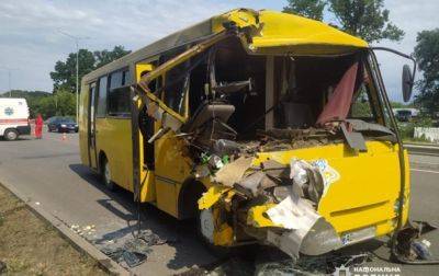 В Виннице автобус попал в ДТП: 15 человек пострадали