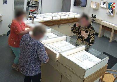 Незатейливое ограбление ювелирного магазина в Чехии попало на видео