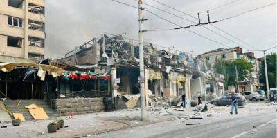 Оккупанты ударили ракетами по кафе в Краматорске, известно о двух погибших и 22 пострадавших