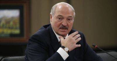 "Работаем вместе": Лукашенко рассказал, дадут ли "вагнеровцам" доступ к ядерному оружию