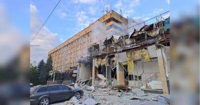Оккупанты ударили ракетой по пиццерии в центре Краматорска: восемь человек погибли, раненых — десятки (фото, видео)