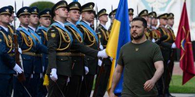 Зеленский поздравил украинцев с Днем Конституции: «За права и свободы, зафиксированные в ней, отдают жизни»