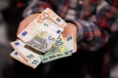 Кабмин Литвы будет решать вопрос повышения минимальной зарплаты с 2024 года