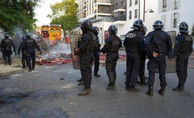 Пригороды Парижа охватили беспорядки после убийства подростка