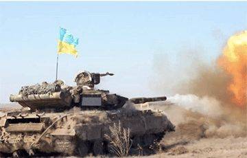 Танкисты ВСУ уничтожили российский танк, спрятанный в большом ангаре