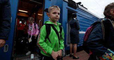 Для шантажа родителей: оккупанты хотят вывезти 300 украинских детей в Чувашию, — ЦНС