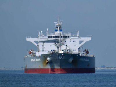 Ограничения в действии: россия приостановила перегрузку нефти между танкерами вблизи Испании - Bloomberg