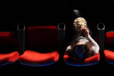 Владимир Зеленский - Украинские кинотеатры с 2025 года будут транслировать английские фильмы на языке оригинала [Законопроект] - itc.ua - Украина
