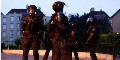 Массовые беспорядки во Франции. МВД мобилизует 40 тысяч полицейских