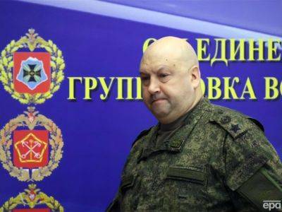 Bloomberg утверждает, что Суровикин не в тюрьме, но его несколько дней допрашивали. По данным FT, генерал задержан. Его дочь говорит, что Суровикин "на рабочем месте"