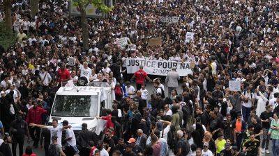 «Белый марш» в Нантере