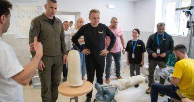 Виталий Кличко выступил на открытии Lviv Urban Forum и посетил раненых бойцов в новом реабилитационном центре