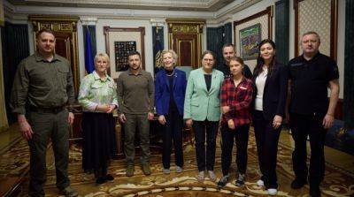 Зеленский встретился в Киеве с членами Международной группы по экологическим последствиям войны