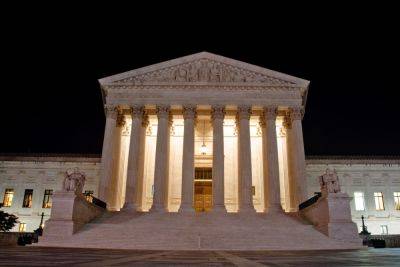 Буря в США: Верховный суд запретил университетам «корректирующую дискриминацию»