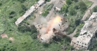 Украинская авиация уничтожила командный пункт РФ на Донбассе управляемой бомбой JDAM (видео)