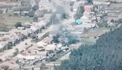 Все как в Бахмуте: российские войска артой и авиацией ровняют села Белгородщины с землей. Видео