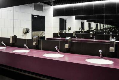 Почему немцы в ресторане ходят в туалет с мелочью