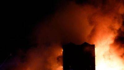 Беспорядки во Франции: громят магазины, поджигают машины