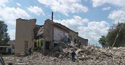 Оккупанты ударили по школе в Донецкой области: есть погибшие и раненые (ФОТО)