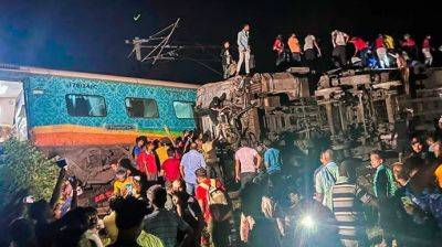 Столкновение поездов в Индии: количество погибших возросло до 288