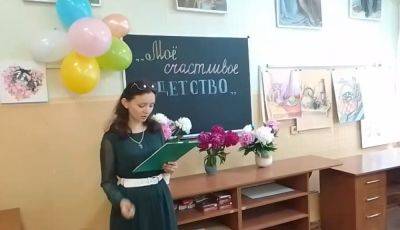 "Не пожалели ярких красок": в сети показали, как прошла выставка в художественной школе Лисичанска
