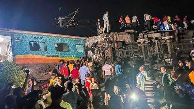 Железнодорожная катастрофа в Индии. Десятки погибших