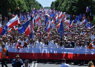 Полмиллиона поляков пришли на митинг против действующей власти в Варшаве - obzor.lt - США - Польша - Варшава