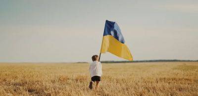 Маленький украинец Тимофей стал звездой интернета, мощно спев Гимн Украины