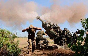 Украинские артиллеристы точными ударами уничтожили четыре танка россиян