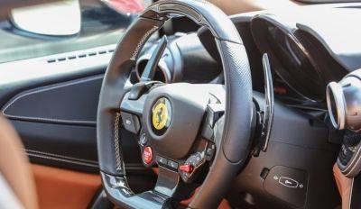 Водитель Ferrari оштрафован за попытку подкупа полицейского