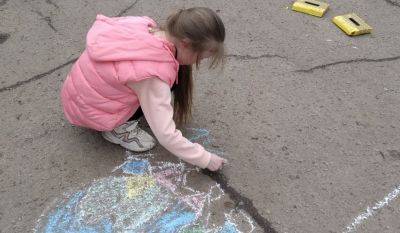 Оккупанты в Лисичанске устроили детям очередной "праздник" - фото