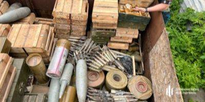 В Харьковской области нашли тайник с 10 тоннами оружия и боеприпасов, которые оккупанты бросили при отступлении — фото