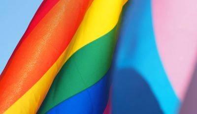 Флаг ЛГБТК на здании Ратуши: сотни фирм и организаций в открытом письме поддержали Стакиса