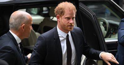 Принц Гарри на суде оскорбил бывшего дворецкого своей матери и британское правительство