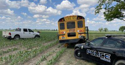 Дикая погоня: в США полицейские преследовали угнанный школьный автобус (видео)