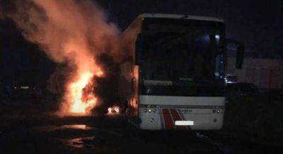 Подозреваемых в организации поджога польского автобуса отпустили: что известно