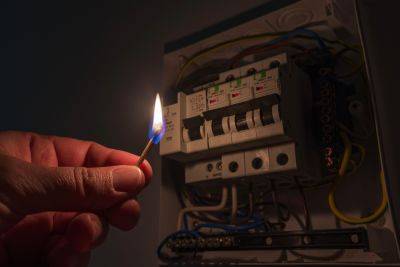 Гендиректор электрической компании гордится, что не отключил свет в религиозных городах