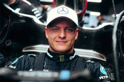 Мик Шумахер сел за руль Mercedes на тестах Pirelli