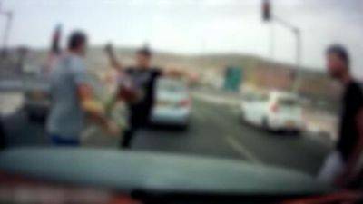 Видео: водителя жестоко избили возле Кармиэля на глазах у его детей