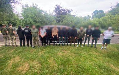 Переправщиков с девятью "клиентами"-уклонистами задержали на Закарпатье